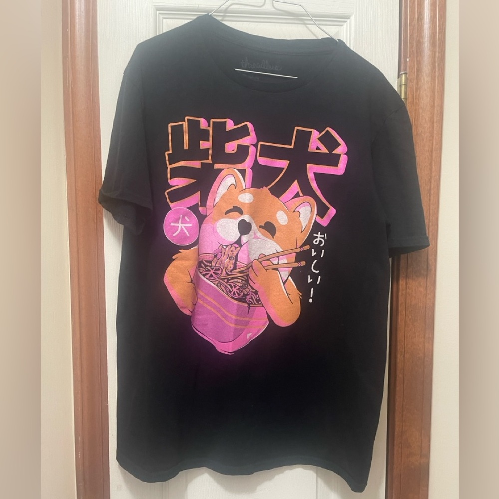 Corgi eating Ramen Noodles graphic t-shirt size M